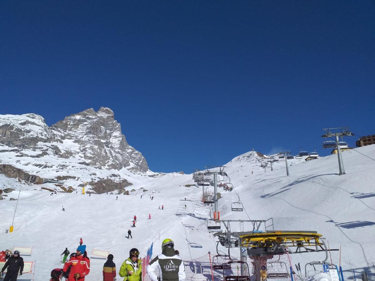 Appartamento Rinnovato Centralissimo A Cervinia เบรยล์-แชร์วิเนีย ภายนอก รูปภาพ