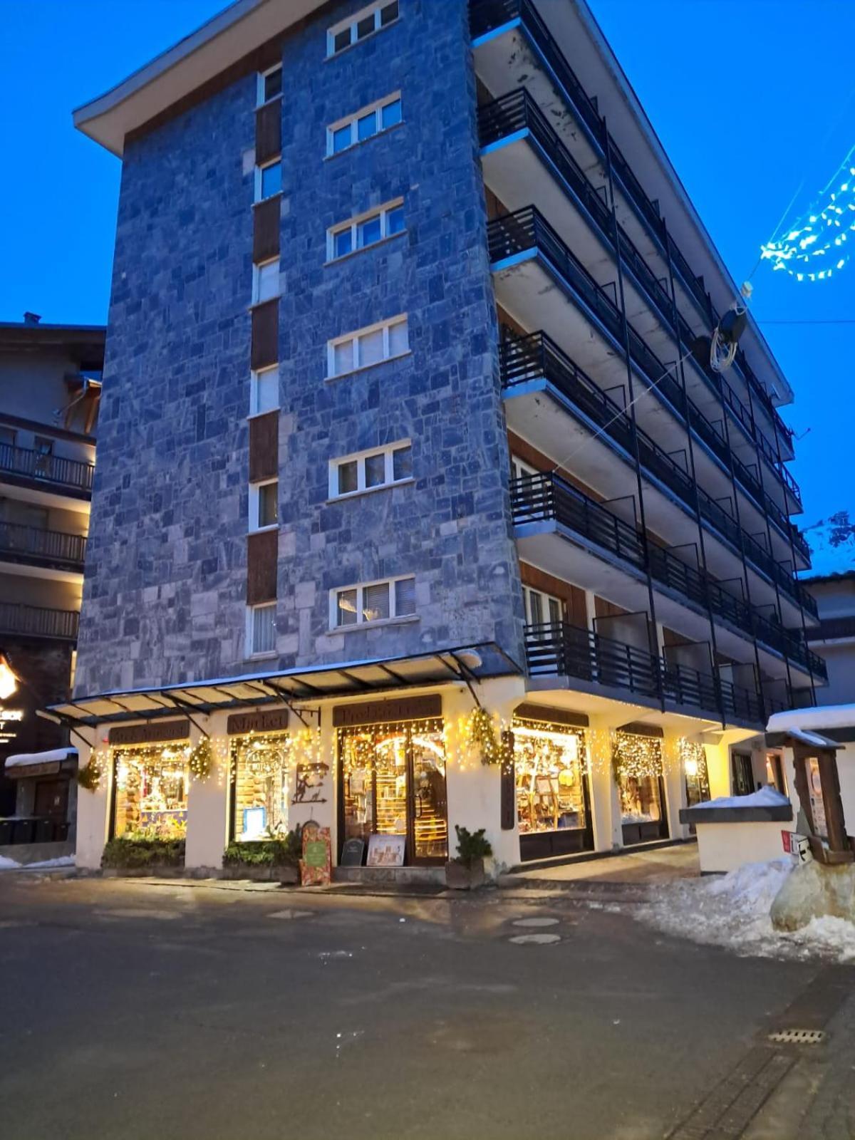 Appartamento Rinnovato Centralissimo A Cervinia เบรยล์-แชร์วิเนีย ภายนอก รูปภาพ